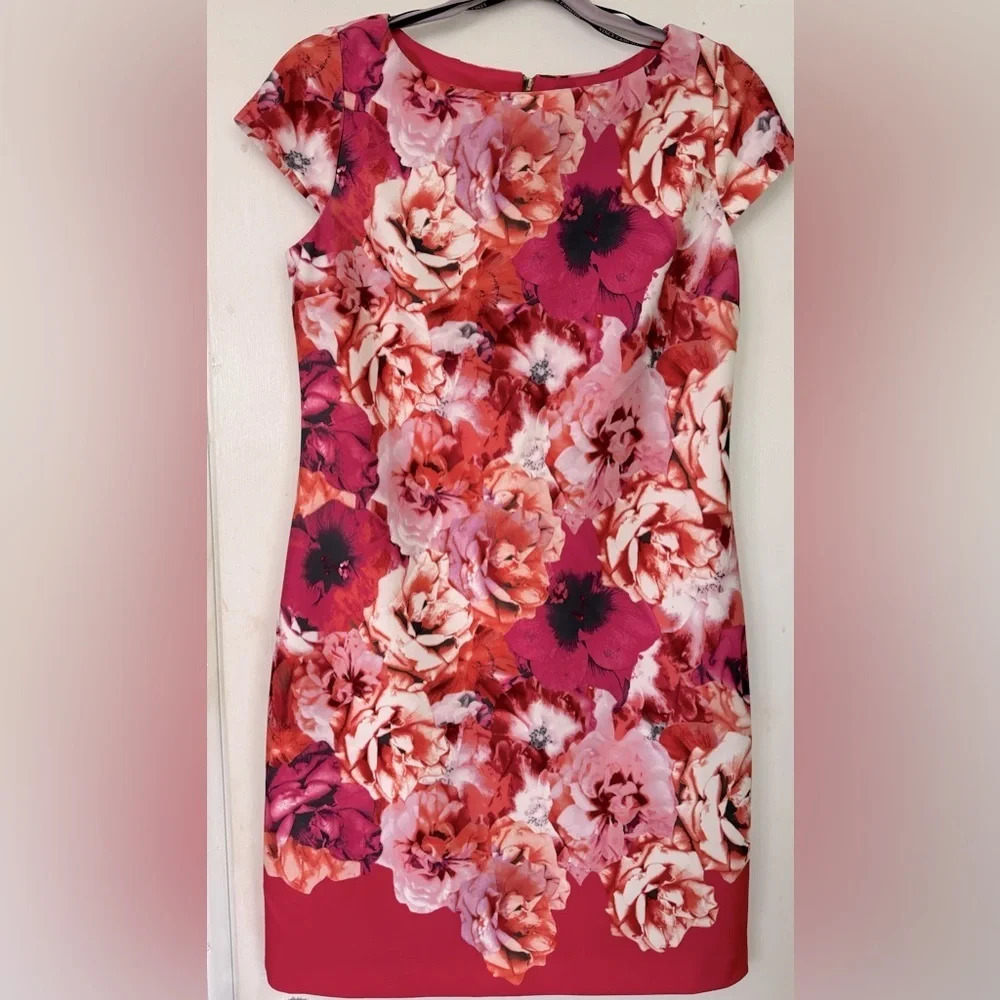 Vince Camuto 8 cap sleeve lined‎ floral print dress with 20” gold back zipper.